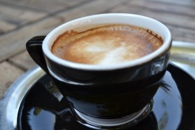 De ce nu e bine să bei cafea dimineața. Medic: „Cea mai mare IDIOȚENIE”